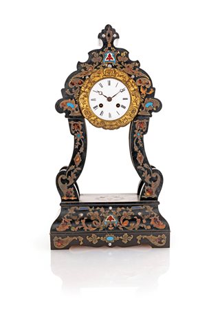  Pendola a portico in legno ebanizzato con incrostazioni in rame e inserti in smalto, XIX secolo
