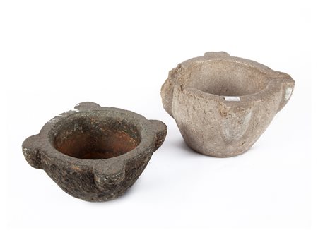  Due antichi mortai diversi in pietra XVI secolo