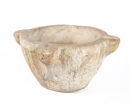  Grande mortaio bocciardato in marmo bianco, XVII secolo