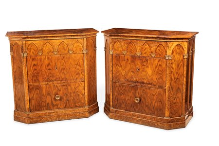  Coppia di cassettoni in noce e radica, XIX secolo