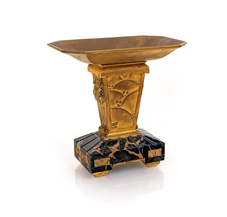  Alzatina in bronzo dorato, inizi del Novecento