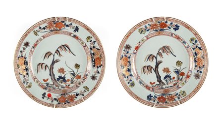  Coppia di antichi piatti in porcellana policroma, Cina, Dinastia Qing