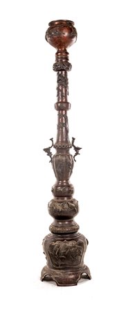  Lampada in bronzo, Giappone, XIX secolo