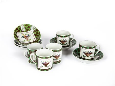  Cinque tazzine da caffè con piattino in porcellana policroma