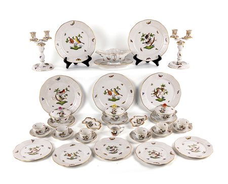  Servizio da tavola in porcellana, decoro Rothschild, manifattura di Herend, Ungheria XX secolo