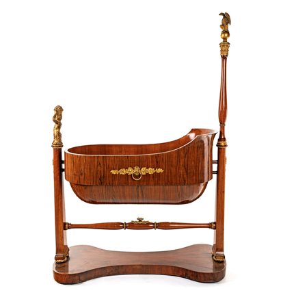  Culla da centro in noce, Lucca XIX secolo