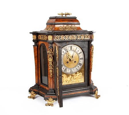  Pendola in radica con ricca ornamentazione di bronzi dorati, Roma, prima metà del XVIII secolo