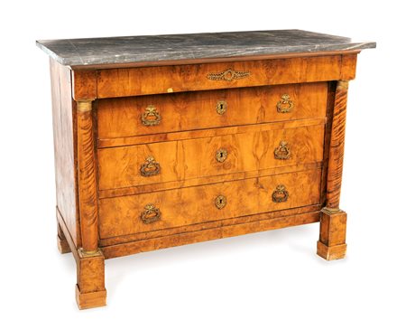  Cassettone in radica, prima metà del XIX secolo