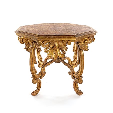  Tavolino da centro in legno scolpito, intagliato e dorato, fine del XIX secolo