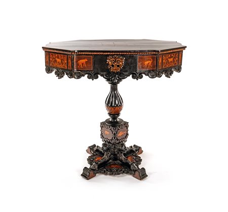  Tavolino in legni di varie essenze naturali ed ebanizzate, XIX secolo