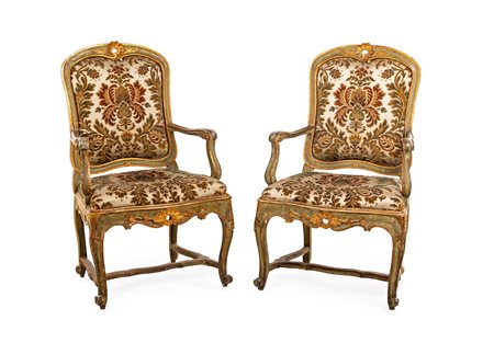  Coppia di poltrone in legno laccato, Marche, metà del XVIII secolo