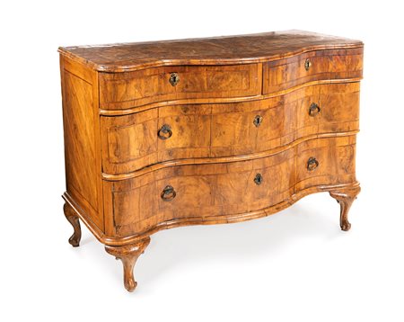  Cassettone in radica di noce, Ferrara XVIII secolo