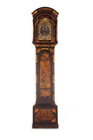  Orologio a torre in legno laccato nero decorato a chinoiséries dorate, Inghilterra, fine del XVIII secolo