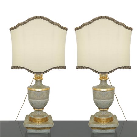 Coppia di Lumi in legno laccato azzurro/verde e dorato, nineteen° secolo 