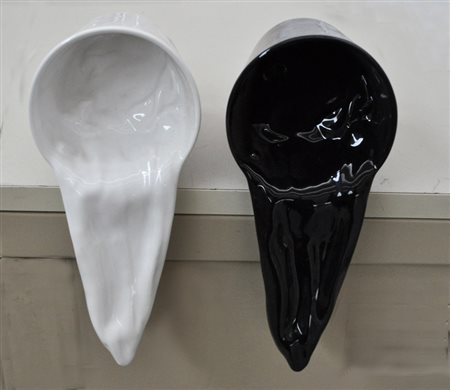 GALLORI BEATRICE Lotto unico di 2ceramiche smaltate una bianca e una nera,...
