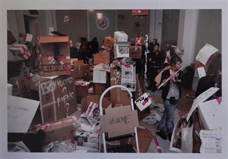 HENDRICKS GEOFFREY Welcome, 2008 fotografia a colori cm. 20x29 firma e data...