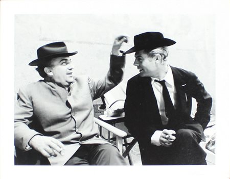 Secchiaroli Tazio Fellini e Marcello Mastroianni durante una pausa di Otto e...