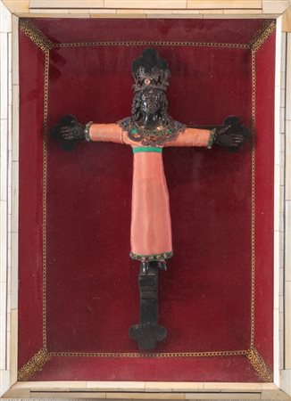 Cristo nero in legno con cornice in materiale prezioso. Area...