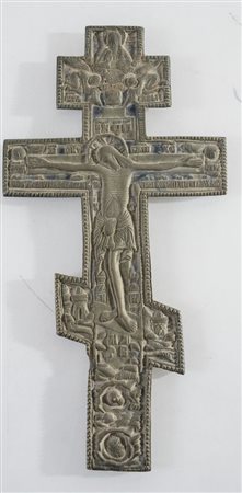 Antica croce in bronzo e smalti. Arte ortodossa, XVIII secolo. Cm 34,5x17,5.