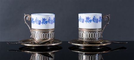 Italia, XX secolo. Tête à tête in argento 800. Recano punzoni: 800 e losanga...