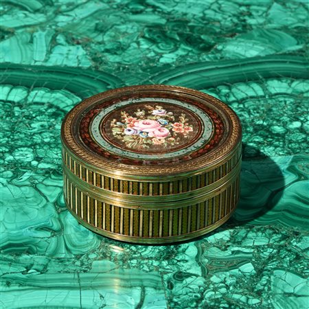 Tabacchiera tonda in oro, manifattura nordeuropea della fine del XVIII secolo