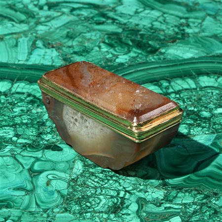 Tabacchiera in oro e pietra dura, Inghilterra XVIII secolo