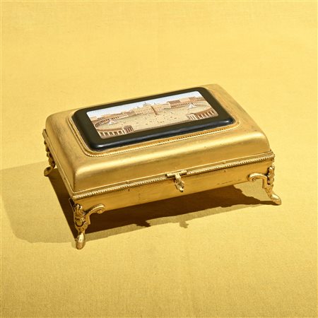 Scatola in metallo dorato con micromosaico, Roma 1880 ca.