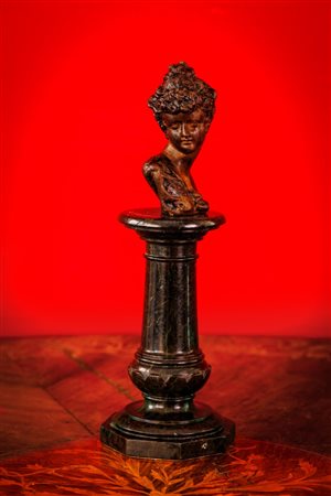 Bustino femminile in ghisa