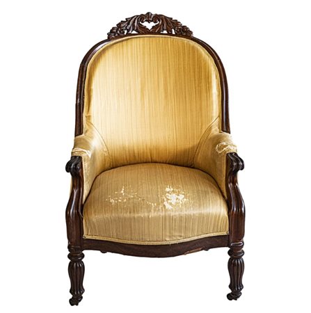 Poltroncina a pozzetto in noce intagliato