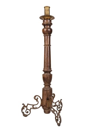 Torciera da terra in noce