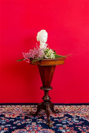 Tavolino da lavoro in mogano e radica di noce