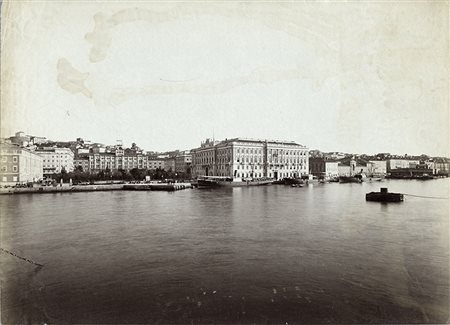 Giuseppe Wulz, 'Veduta 3 - Rive di Trieste, piazza Grande ora Unità d'Italia con Palazzo Loyd Austriaco', Anni 1885 - 1895