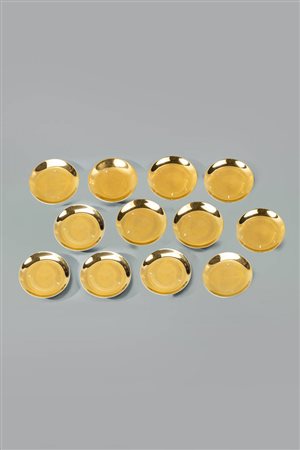 PIERO FORNASETTI<BR>Milano 1913 - 1988<BR>Servizio di dodici piatti della Collezione Grande Antico