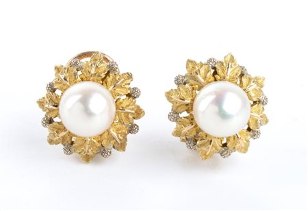  
BUCCELLATI: orecchini in tre colori d'oro con perle 
 