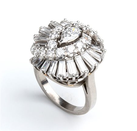  
Anello in oro e diamanti 
 