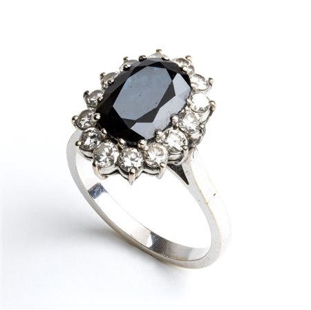  
Anello in oro con zaffiro e diamanti 
 