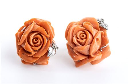  
Paio di orecchini con corallo cerasuolo   
 