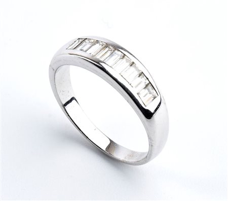  
Anello in oro e diamanti 
 