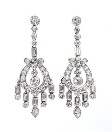  
Orecchini pendenti in platino con diamanti - Anni '50 
 