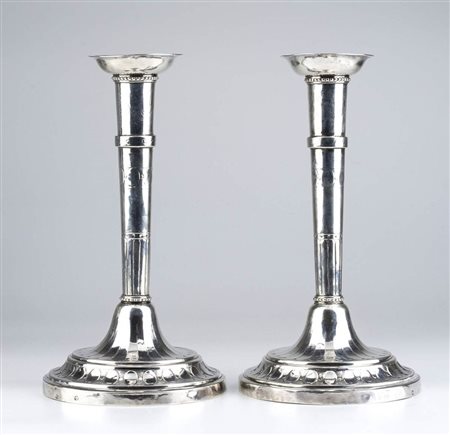  
Coppia di candelieri italiani in argento - Roma fine XVIII inizio XIX secolo 
 
