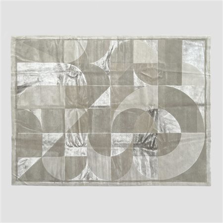 Manifattura orientale XX Sec. 248x308 cm.