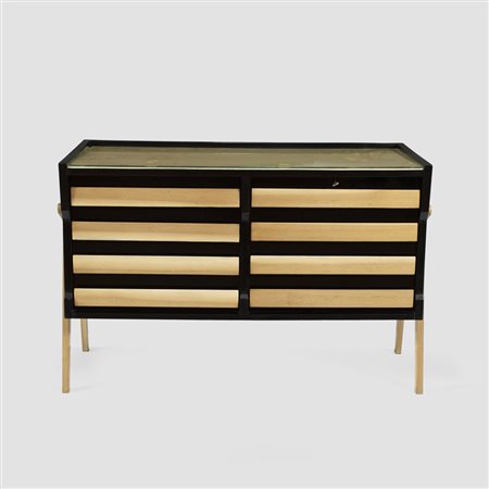 Manifattura italiana anni 50 87x128x55 cm.