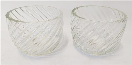 Tommaso Barbi Coppia di vasi in vetro incolore a costolature ritorte. Murano, se