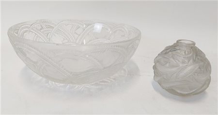 Lalique Lotto composto da centrotavola e un vasetto in vetro soffiato in stampo