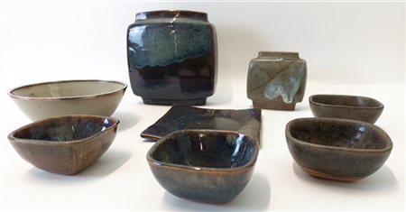 Lotto composto da due vasi, uno svuotatasche, un centrotavola con ghiera in arg