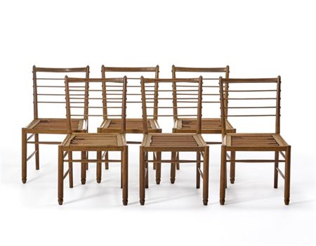 Gruppo di sei sedie in rovere con sedute e schienali a molle ed elastici. Itali