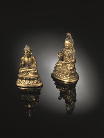 Scultura Cino-Tibetana sec. XVIII, in bronzo dorato raffigurante una figura...