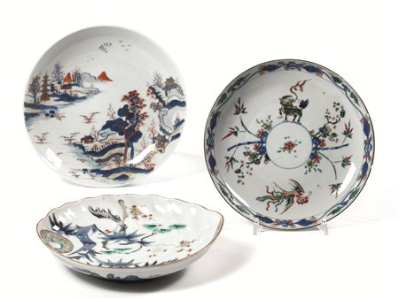 Piatto Cina dinastia Qing sec. XVIII, in porcellana Imari decorato con...