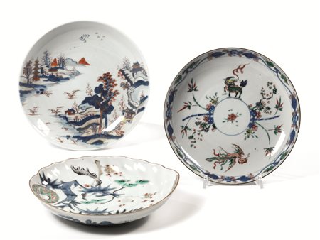 Piatto, Cina dinastia Qing, sec. XVIII, in porcellana, famiglia...
