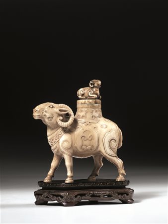 Montone, Cina fine dinastia Qing, in avorio finemente scolpito, lavorato in...